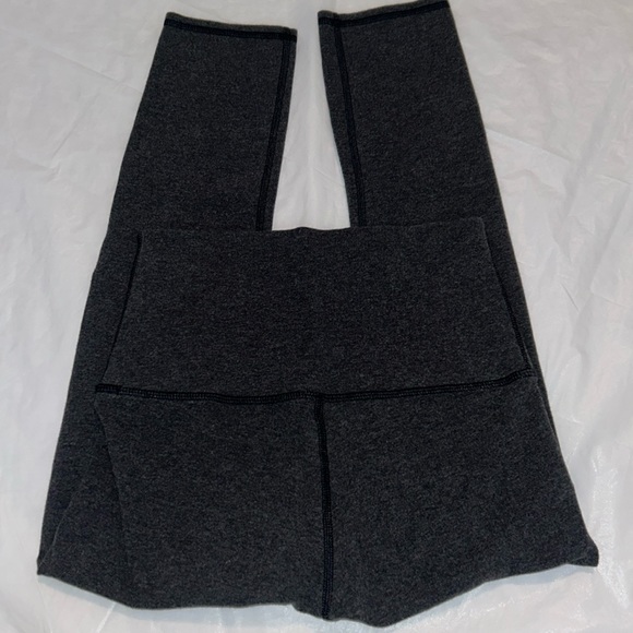 EUC Lululemon Wunder Under Crop (Roll Down)
Heathered Black 21” - Picture 4 of 7
